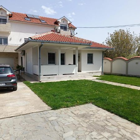 Serbian Home With Garden Krnjaca ภายนอก รูปภาพ