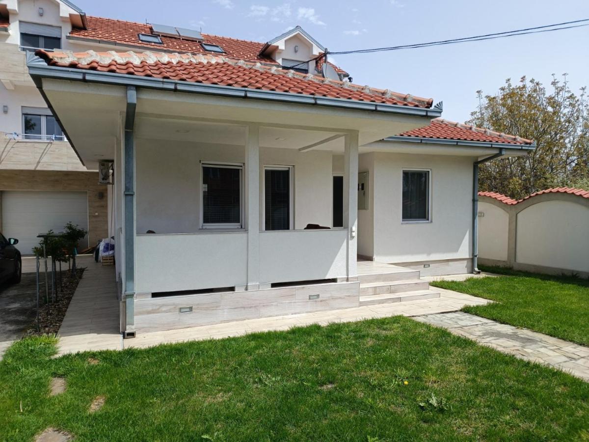 Serbian Home With Garden Krnjaca ภายนอก รูปภาพ
