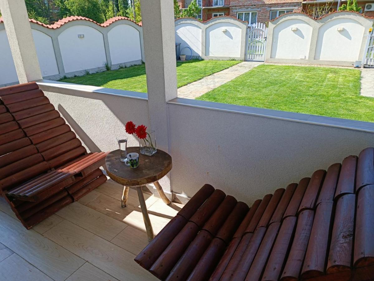Serbian Home With Garden Krnjaca ภายนอก รูปภาพ