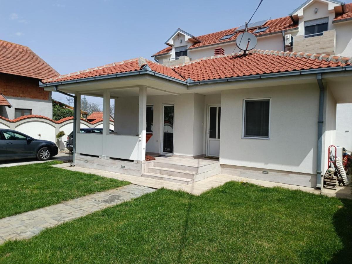 Serbian Home With Garden Krnjaca ภายนอก รูปภาพ