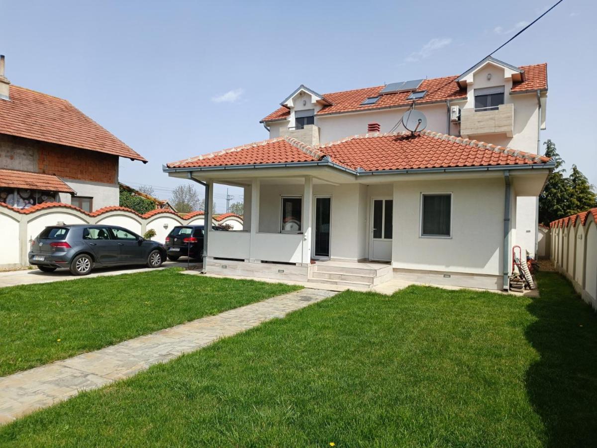 Serbian Home With Garden Krnjaca ภายนอก รูปภาพ