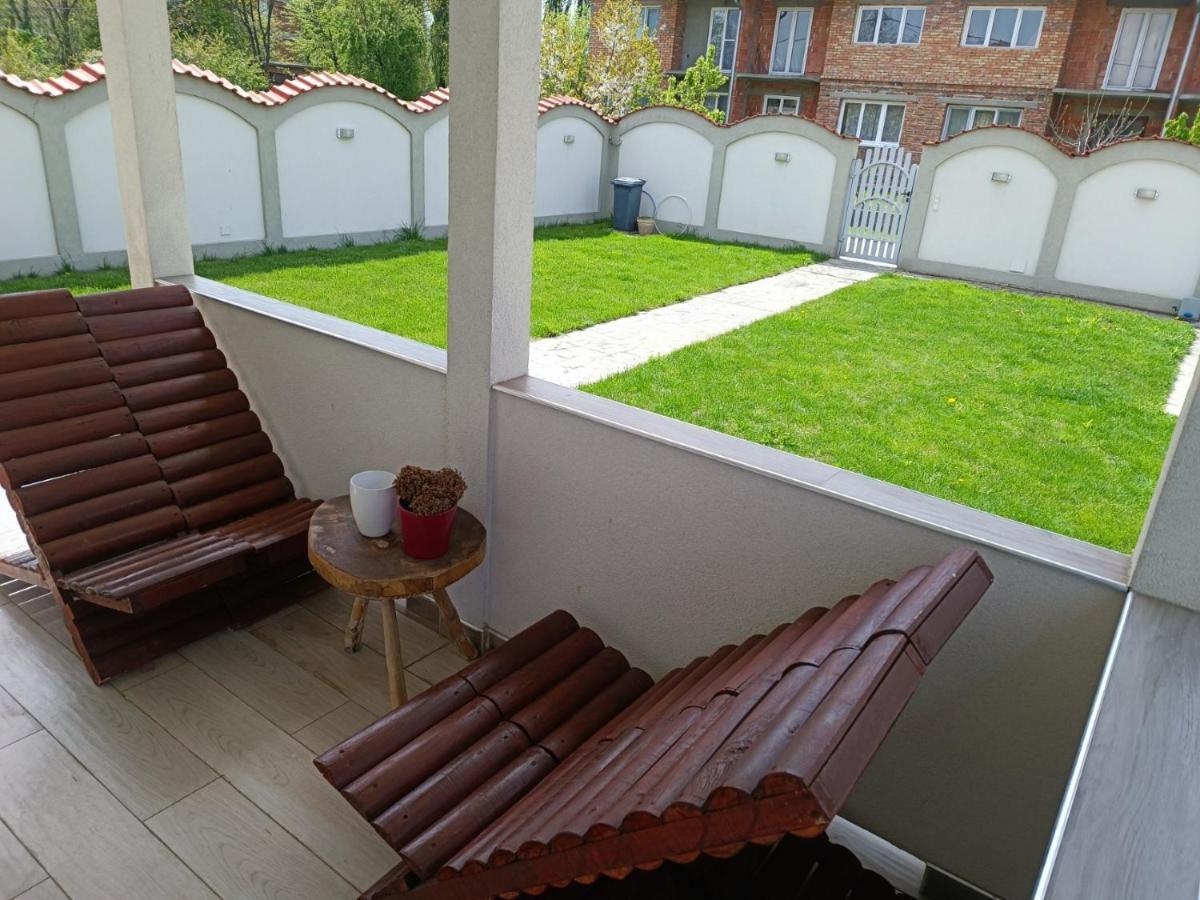 Serbian Home With Garden Krnjaca ภายนอก รูปภาพ