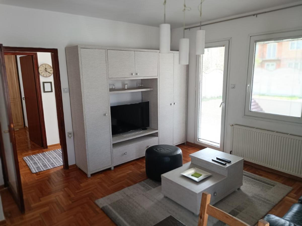 Serbian Home With Garden Krnjaca ภายนอก รูปภาพ