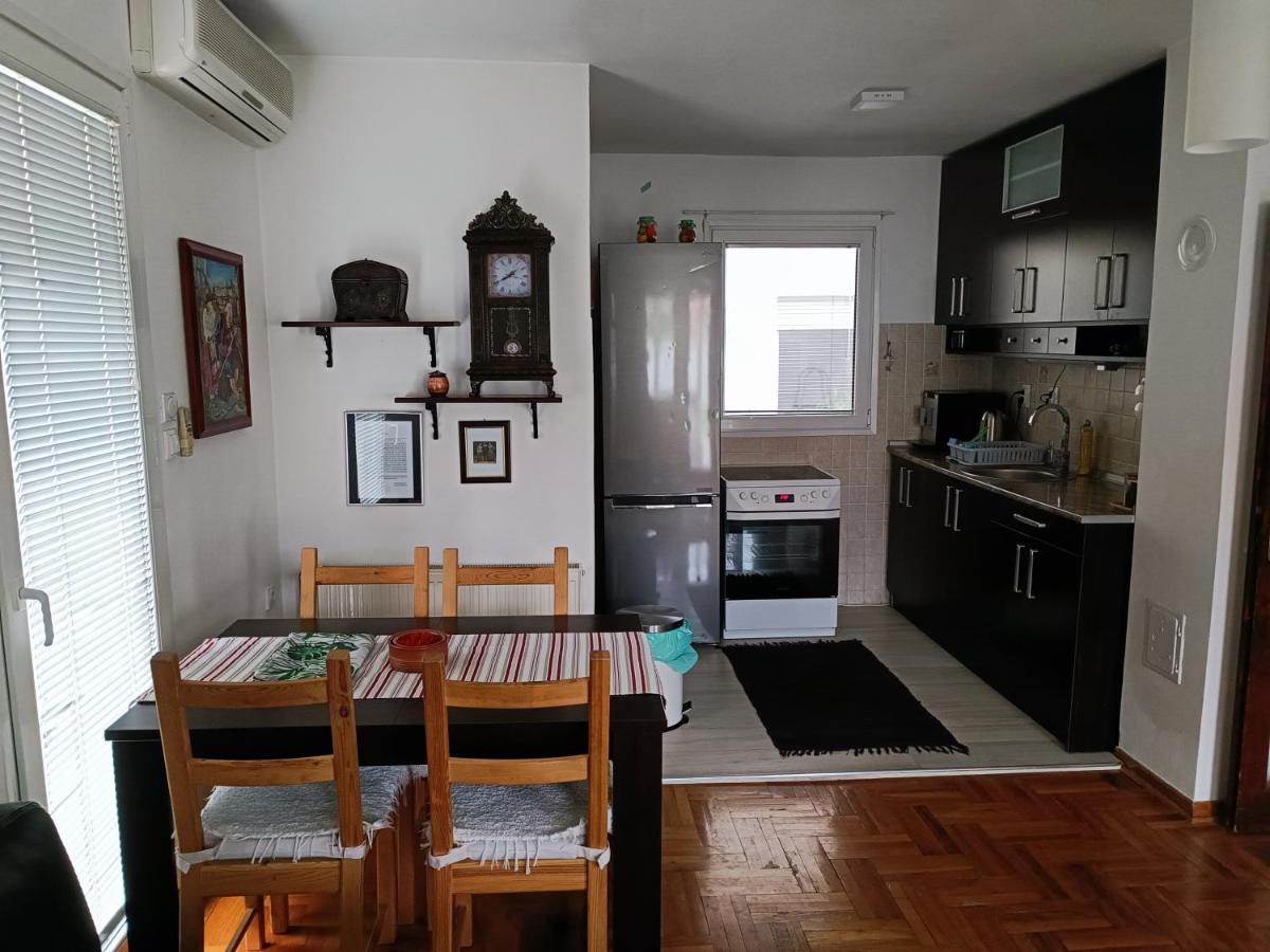 Serbian Home With Garden Krnjaca ภายนอก รูปภาพ
