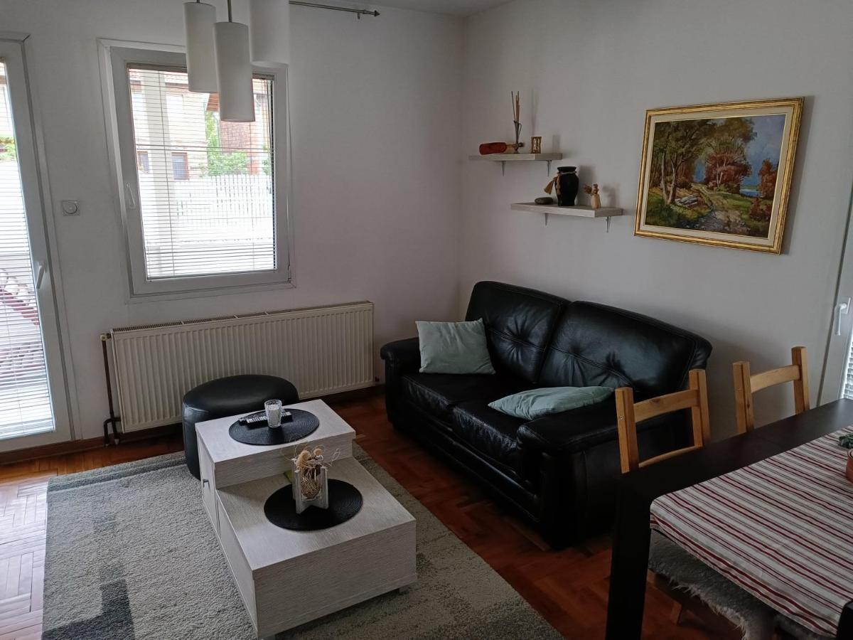 Serbian Home With Garden Krnjaca ภายนอก รูปภาพ